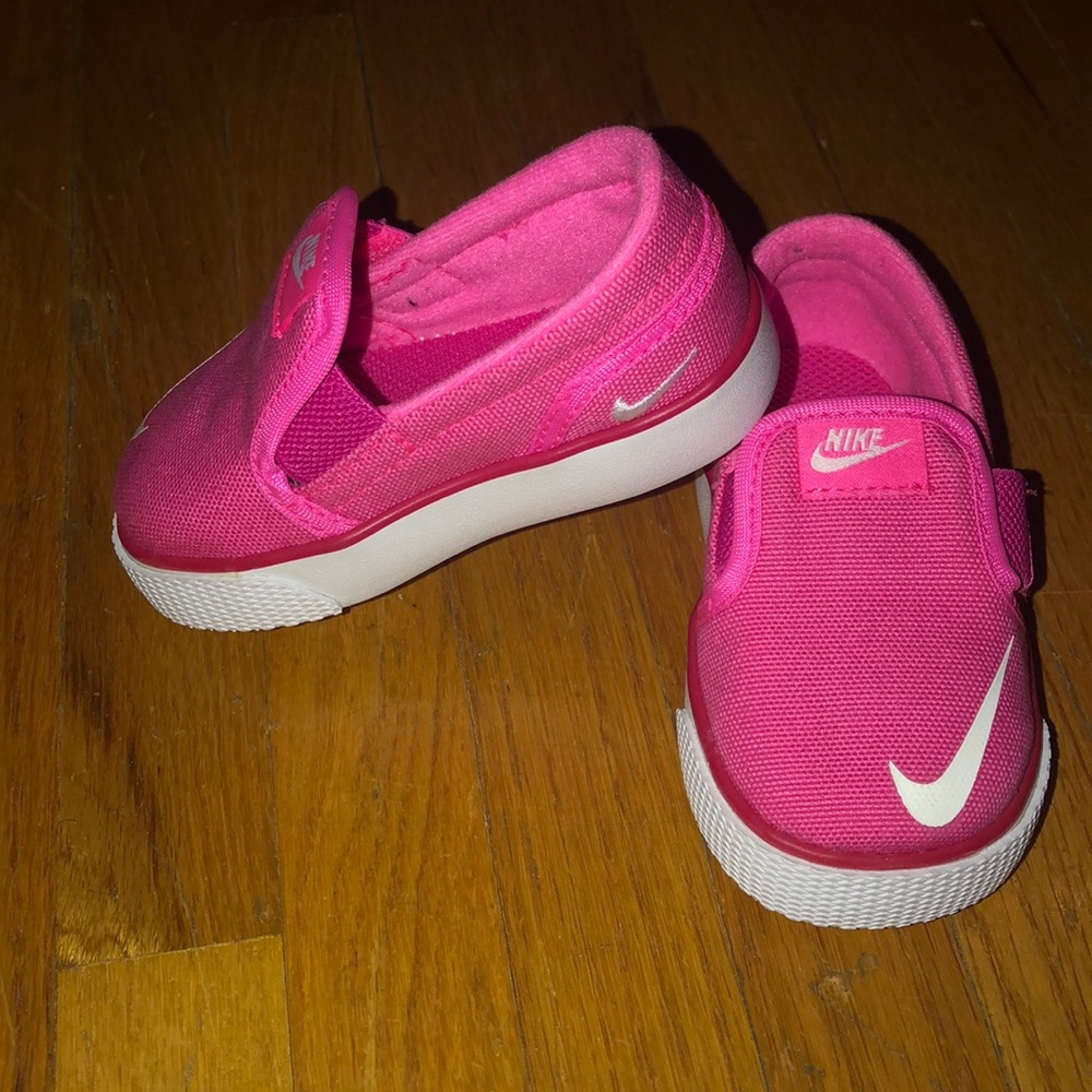 Kids Pink and white nike shoes